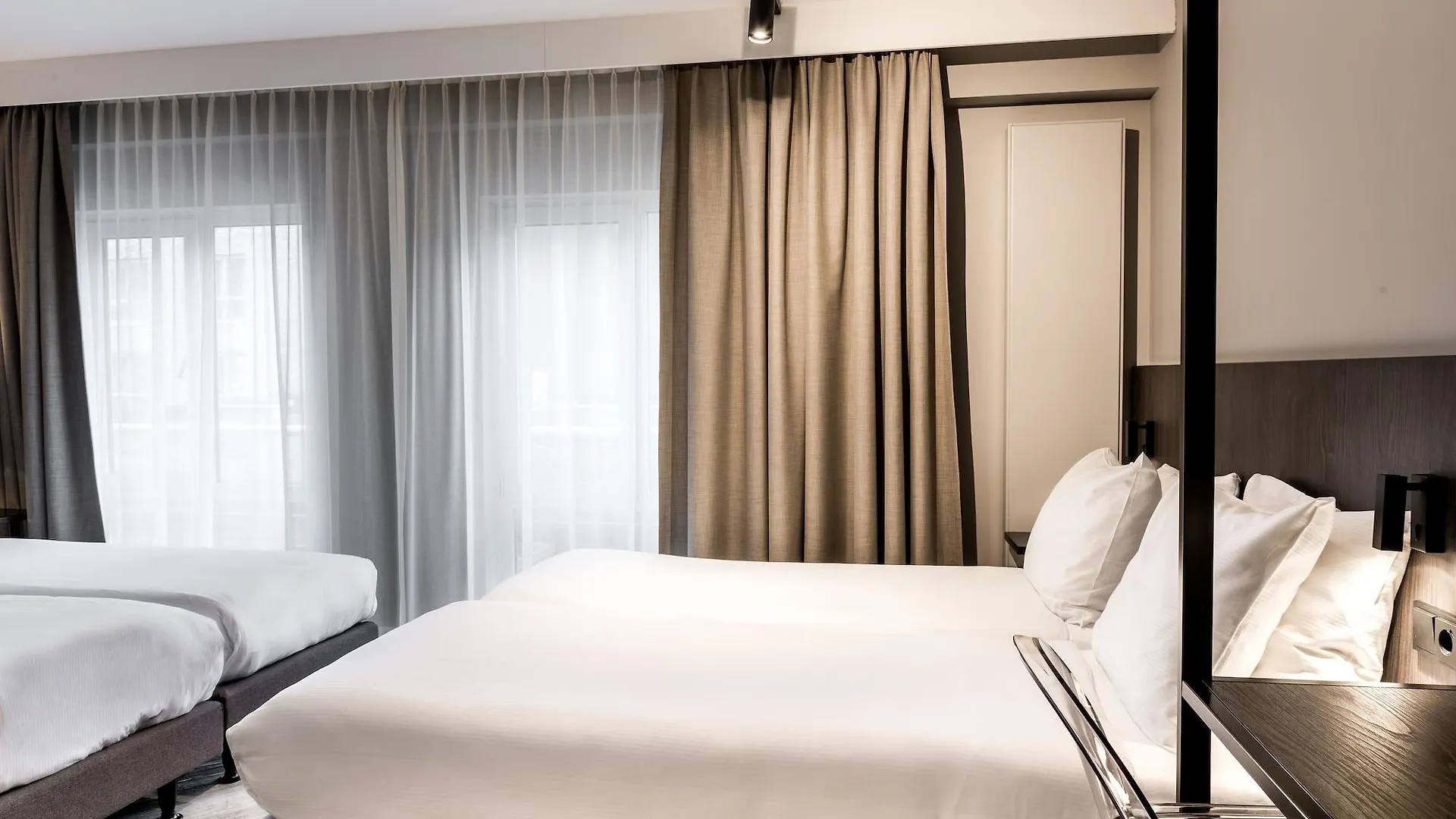 Sandton Eindhoven Centre 3*,