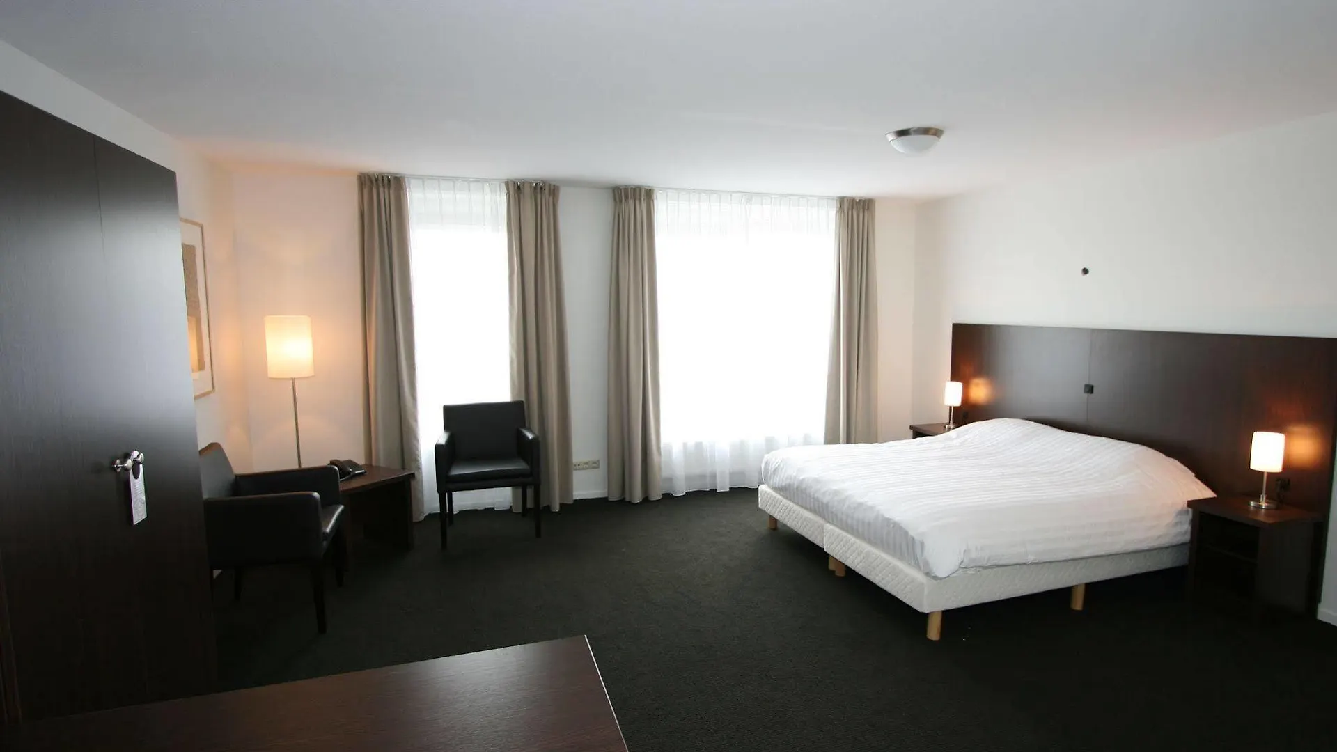 Sandton Eindhoven Centre מלון
